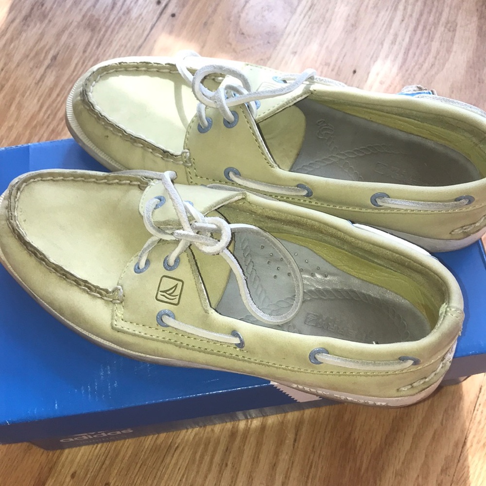 Women’s Sperry’s 6 1/2 M - Picture 2 of 5